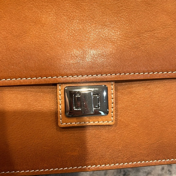 Beautiful Italian leather shoulder bag in camel color - Picture 7 of 13